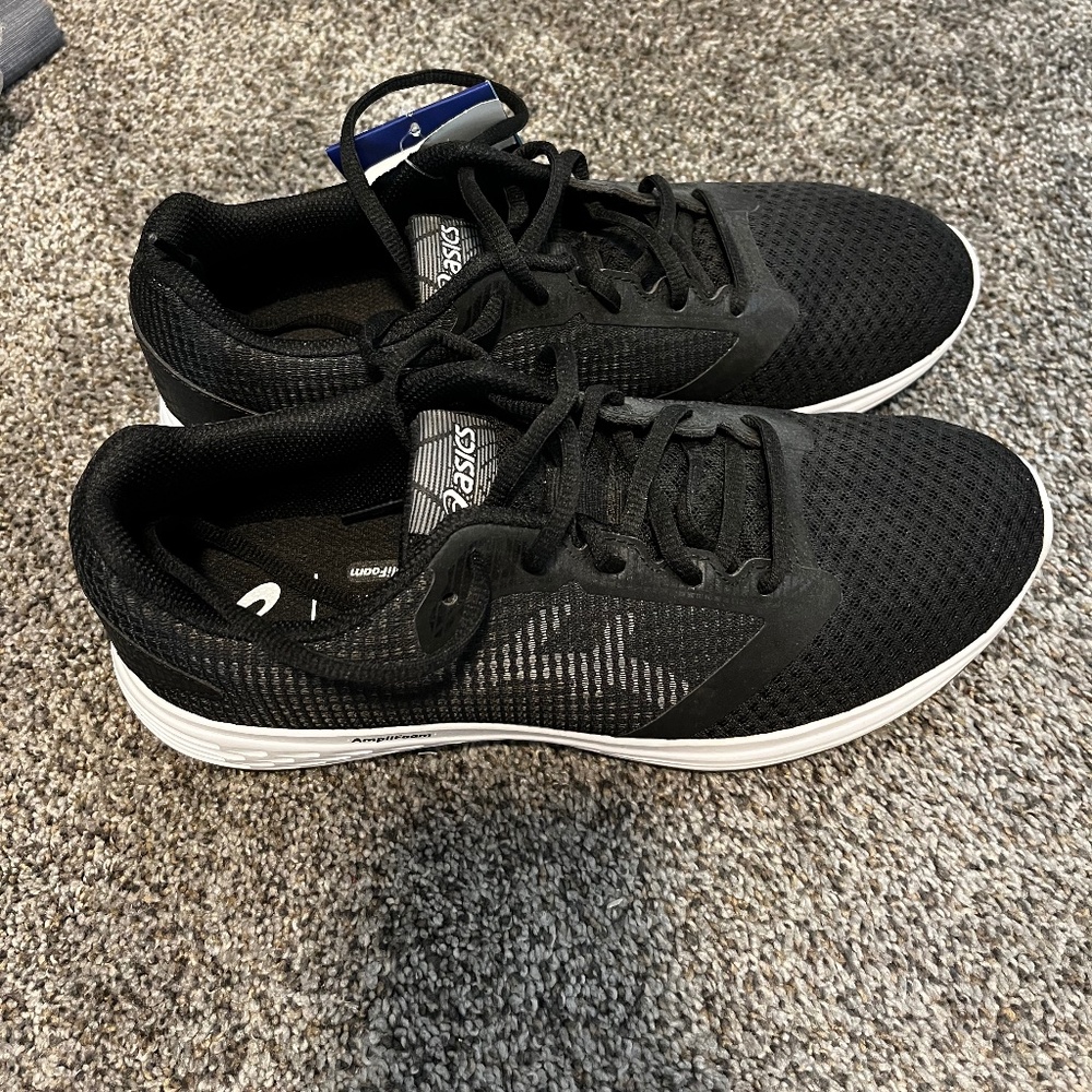 SOLD- Brand new with tags ASICS everyday comfort runners